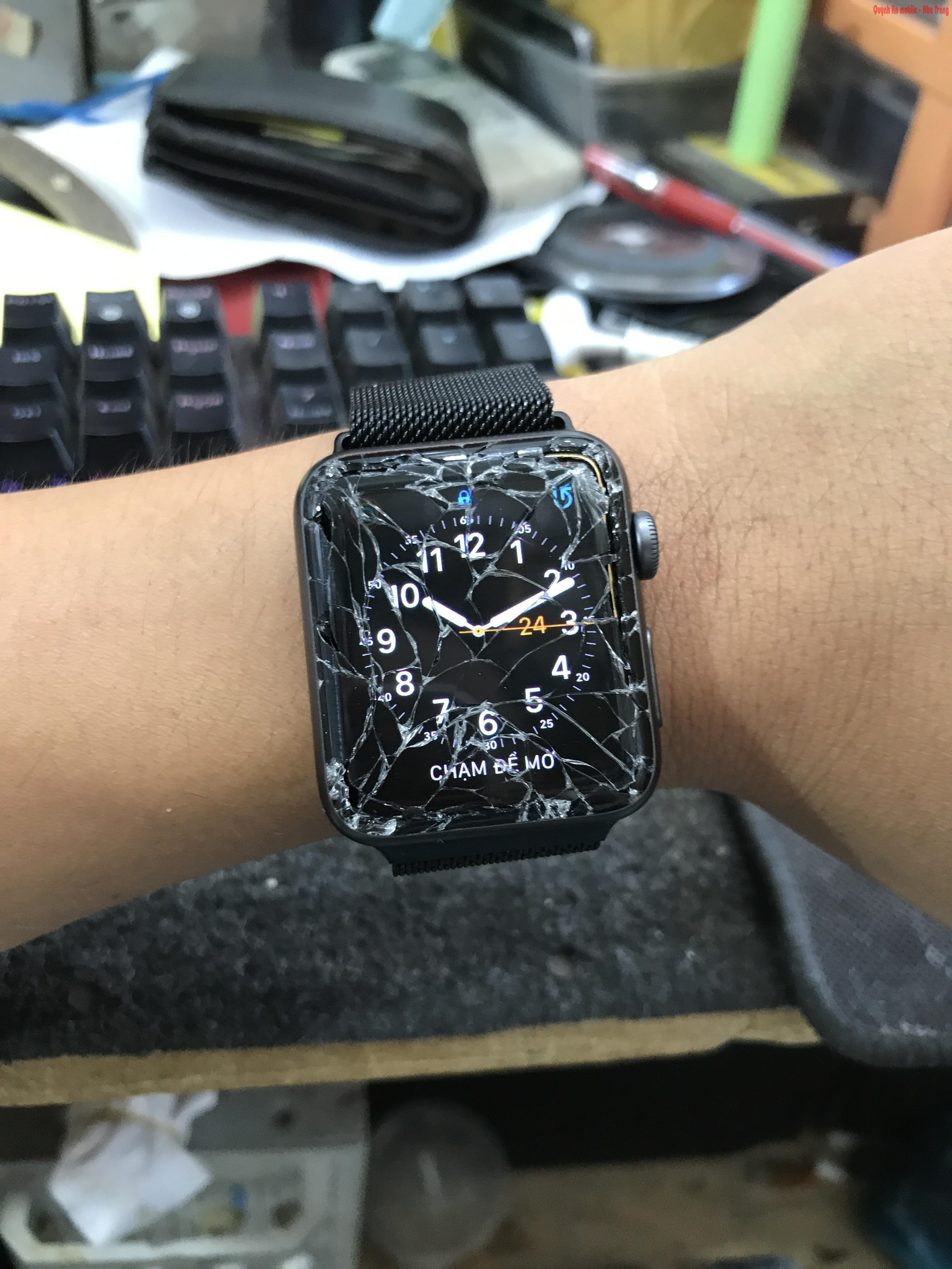 Replace and replace apple watch seri 2/3 screen in Nha Trang call 0907623999 Thay mặt kính cảm ứng apple watch seri 2/3 tại Nha Trang liên hệ 0907623999 Quỳnh An Mobile