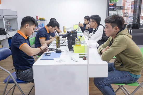 Thay màn hình, Ép kính cảm ứng, thay mặt kính giá rẻ iPhone X, Xs, Xs Max, 11, iphone 11 12 13 promax giá rẻ tại Nha Trang 36
