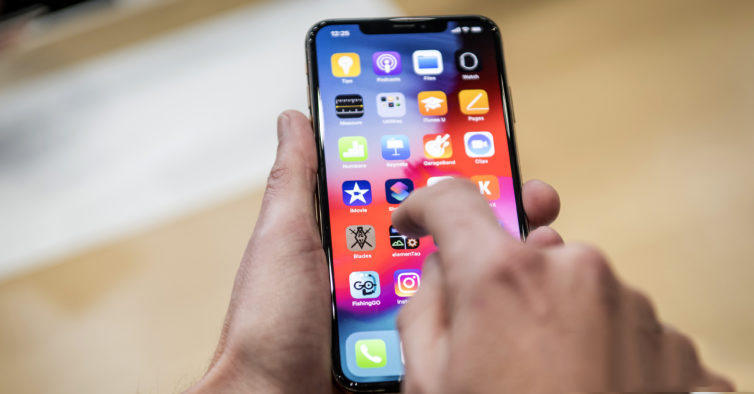 Thay màn hình, Ép kính cảm ứng, thay mặt kính giá rẻ iPhone X, Xs, Xs Max, 11, iphone 11 12 13 promax giá rẻ tại Nha Trang 5