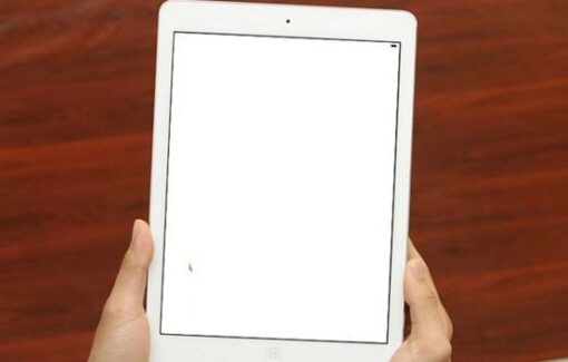 Sửa ipad mini 2 bị trắng màn hình tại Nha Trang 1