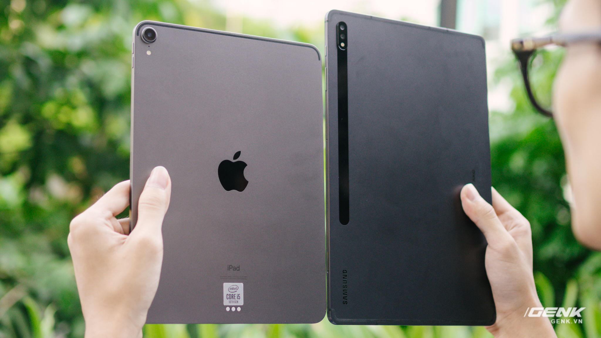 So sánh nhanh Galaxy Tab S7+ với iPad Pro: Máy tính bảng Android đã thực sự bắt kịp được iPad? - Ảnh 1.