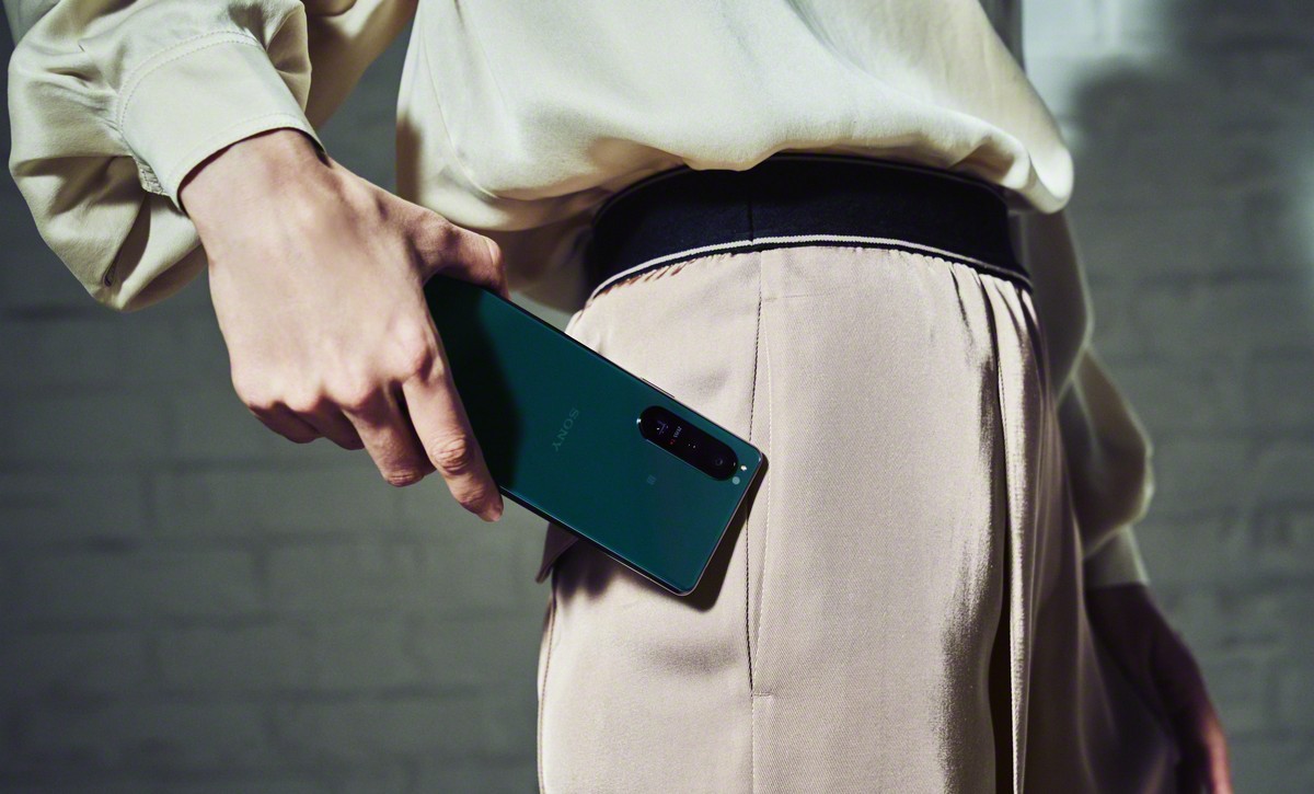 Sony Xperia 1 III và Xperia 5 III ra mắt: Màn hình OLED 4K, camera thay đổi được tiêu cự, Snapdragon 888, giá 29.9 triệu đồng - Ảnh 1.